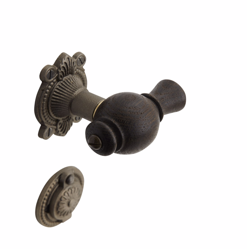 Dørgreb eg røget Knebel kort m/støbj. roset 45x65 t/gl. dør