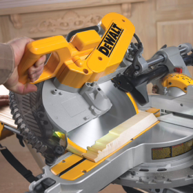 DeWALT - Afkorter-/geringssav DWS780