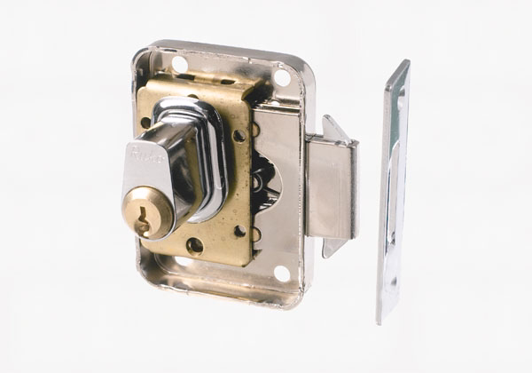 Møbellås 1632 kr v udenpålig.