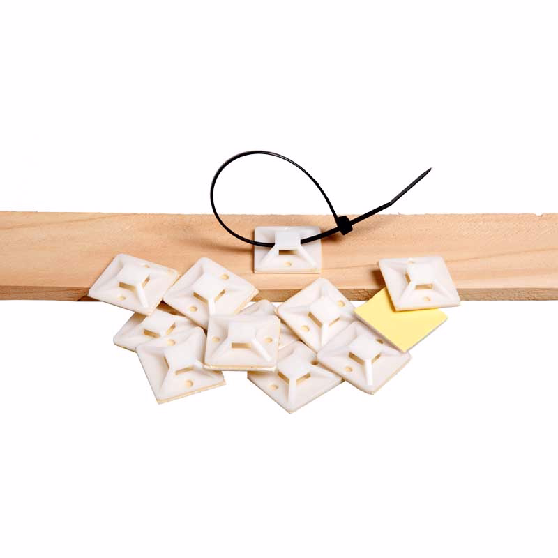 Klæbesokkel 40x40 mm m/skruehuller for kabelbinder