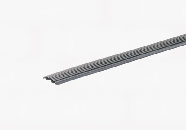 Indlæg rillet PVC sort 28mm 1mtr t/trappeprofil